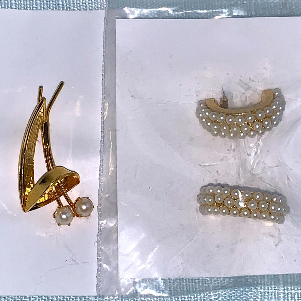 Vintage Brooch Earrings Faux Pearls Clip On Earrings Gold Tone
